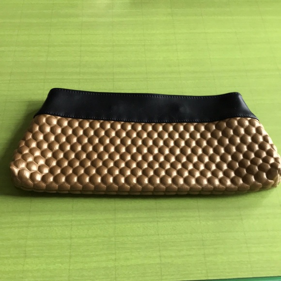 Andrea Valentini Clutch 6x12 Gold/Black Snap Close - Picture 1 of 4